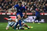L'arrière français Malvyn Jaminet échappe à la défense argentine, lors de leur test-match de la tournée d'automne, le 6 novembre 2021 au Stade de France