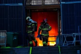 Des pompiers luttent l'incendie de l'ancienne Bourse de Copenhague, le 16 avril 2024