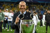 Zinédine Zidane avec la coupe de la Ligue des champions, le 26 mai 2018 à Kiev