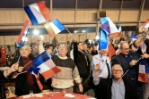 Des partisans de Marion Maréchal Le Pen fêtent les résultats du premier tour au Pontet le 6 décembre 2015