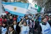 Manifestation de travailleurs de plusieurs secteurs se dirigeant vers la Place de Mai à Buenos Aires, le 14 juin 2018