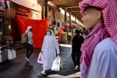Des Emiratis faisant du shopping au grand marché de Dubaï, aux Emirats arabes unis, le 6 janvier 2021