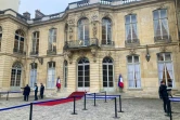 Le tapis rouge déroulé devant Matignon à Paris vendredi 13 décembre 2024