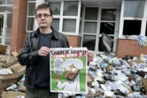 Charb brandit le 2 novembre 2011 une édition spéciale de Charlie Hebdo, après une tentative d'incendie du siège du journal à Paris. Charb sera tué dans l'attaque de janvier 2015