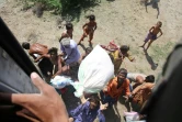 Distribution alimentaire par hélicoptère de l'armée aux victimes des inondations, le 1er septembre 2022 à Dadu, dans la province du Sind, au Pakistan