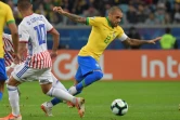 Le brésilien Dani Alves (droite) pendant le quart de finale de Copa America à Porto Alegre, le 27 juin 2019