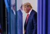 Donald Trump arrive pour un discours non annoncé dans la salle de presse de la Maison Blanche, le 24 novembre 2020