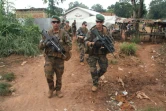 Des soldats français de la force Sangaris en patrouille le 25 septembre 2015 à Sibut au nord de Bangui