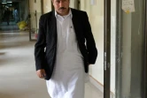 Qamar Nadeem, avocat du médecin pakistanais Shakeel Afridi, qui aida la CIA à localiser Oussama Ben Laden, le 15 avril 2016 à Peshawar, au Pakistan