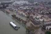 Vue aérienne sur Saintes (Charente-Maritime) inondée, le 6 février 2021