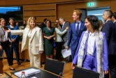 Olga Stefanichyna (à gauche), vice-première ministre chargée de l'intégration européenne et euro-atlantique de l'Ukraine, fait des gestes à côté de la ministre belge des Affaires étrangères Hadja Lahbib (à droite) alors qu'elle arrive à une conférence intergouvernementale consacrée à l'adhésion de l'Ukraine à l'Union européenne lors d'une conférence d'affaires générales Conseil au bâtiment du Conseil de l'UE à Luxembourg le 25 juin 2024.