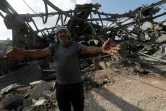 Un homme à côté d'un bâtiment détruit après une frappe israélienne dans la région de Nabatieh, dans le sud du Liban, le 17 août 2024