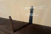 Une nouvelle œuvre de l'artiste de rue Banksy apparue sur la façade d'un immeuble à Marseille, le 30 mai 2025