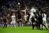 La défense de Tottenham tente de se dégager face aux attaquants du Real Madrid en match de Ligue des champions, le 17 octobre au stade Santiago-Bernabeu