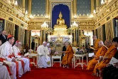 Le pape Françiois rencontre le patriarche suprême des bouddhistes (d) au temple de Wat Ratchabophit, le 21 novembre 2019 à Bangkok