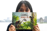 La fondatrice de l'ONG WildAct, Trang Nguyen, montre le livre dont elle est l'auteur, le 4 mars 2021 à Hanoï