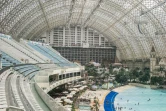 La mer artificielle du  "New Century Global Center" de Chengdu, la capitale du Sichuan, le 25 juillet 2016