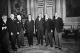 Photo de famille du gouvernement formé le 04 juin 1936 avec Léon Blum (3D) pour président du Conseil, à Paris