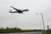 Un avion de la compagnie British Airways au-dessus de l'aéroport de Londres le 14 février 2021