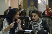 Tahmina Arian (g), 26 ans, et Tahmina Rashiq au premier rassemblement public pour la campagne #WhereIsMyName (où est mon nom) le 16 août 2017 à Kaboul