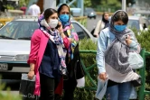 Des Iraniennes portent un masque de protection dans une rue de Téhéran, le 28 juin 2020