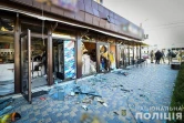 Photo diffusée par la police nationale ukrainienne ,le 5 avril 2024, d'un bâtiment endommagé après une attaque de missile à Zaporijjia