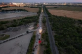 Vue aérienne du camion dans lequel des migrants ont été retrouvés morts à San Antonio, le 27 juin 2022 au Texas