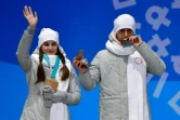 Les Russes Anastasia Bryzgalova et Alexander Krushelnitsky (d), alors médaillés de bronze du double mixte en curling, à Pyeongchang, le 14 février 2018 