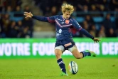 Le demi de mêlée de Bordeaux-Bègles Baptiste Serin marque un drop-goal, le 16 octobre 2016 à Agen