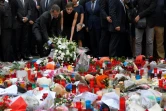 Le roi espagnol Felipe VI et son épouse Letizia depose une gerbe sur Les Ramblas, le 19 août 2017 à Barcelone