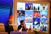 Le Premier ministre vietnamien Nguyen Xuan Phuc et le ministre vietnamien du Commerce, le 15 novembre 2020 à Hanoï lors du sommet de l'Asean en visioconférence