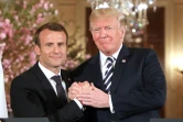 Donald Trump et Emmanuel Macron au début de leurs entretiens de travail dans le Bureau Ovale de la Maison Blanche, à Washington, le 24 avril 2018
