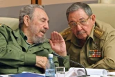 Fidel Castro et son frère Raul Castro le 23 décembre 2003 à Cuba