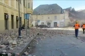 Les dégâts jonchant les rues de la ville croate de Petrinja après le séisme le 29 décembre 2020.