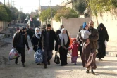 Des civils fuient les combats, le 4 janvier 2017 à Mossoul
