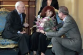 Sonia Rykiel et sa fille Nathalie entre Pierre Bergé et Bertrand Delanoë lors d'une remise de décoration le 26 novembre 2013 à la mairie de Paris 