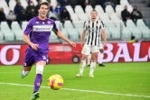 L'attaquant serbe Dusan Vlahovic avec ses couleurs de la Fiorentina, avant son arrivée à la Juventus, le 6 novembre 2021 au stade de la Juve à Turin en Italie 