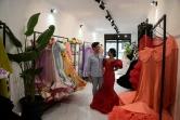 Le couturier espagnol Luis Fernandezet sa cliente Virginia Cuaresma au milieu de robes de flamenco, dans son atelier à Séville, le 8 avril 2024