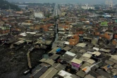 Vue aérienne de la favela sur pilotis Dique da Vila Gilda, à Santos (sud-est du Brésil), le 10 juin 2021