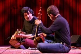 Homayoun Sakhi et Adib Rostami au Barbican avant le concert "Songs of Hope" pour l'Afghanistan, à Londres le 22 janvier 2022