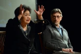 Setsuko Thurlow (à gauche) parle de son expérience comme survivante de la bombe atomique avec Clifton Truman Daniel (à droite), un petit-fils du président américain Truman, le 17 octobre 2012 à New York