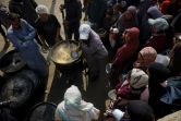 Distribution d'aide humanitaire à Deir el-Balah, dans le centre de la bande de Gaza, le 16 janvier 2025