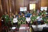 VLa milliardaire vietnamienne de l'immobilier, Truong My Lan (3e g), lors de son procès au tribunal d'Ho Chi Minh-Ville, le 11 avril 2024