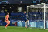 L'attaquant allemand de Chelsea Timo Werner ouvre le score face au Real Madrid et son gardien belge Thibaut Courtois, lors de la demi-finale retour de la Ligue des Champions, le 5 mai 2021 au Stade de Stamford Bridge