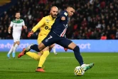L'attaquant du PSG Kylian Mbappé élimine le gardien de Saint-Etienne Jessy Moulin en Coupe de la Ligue, le 8 janvier 2020 au Parc des Princes