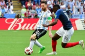 Blaise Matuidi à la lutte avec Lionel Messi, lors de France-Argentine, le 30 juin 2018 à Kazan