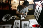 Artiste dessinant à l'encre de Chine à Canton