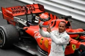 Le Britannique Lewis Hamilton remporte le GP de Monaco le 26 mai 2019 et montre le nom de Niki Lauda sur son casque