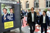 L'ancien Premier ministre Edouard Philippe (g) en visite de soutien à Clément Beaune, candidat dans la 7e circonscription de Paris, le 15 juin 2022