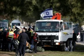 Sur le site d'une attaque au camion-bélier à Jérusalem, le 8 janvier 2017